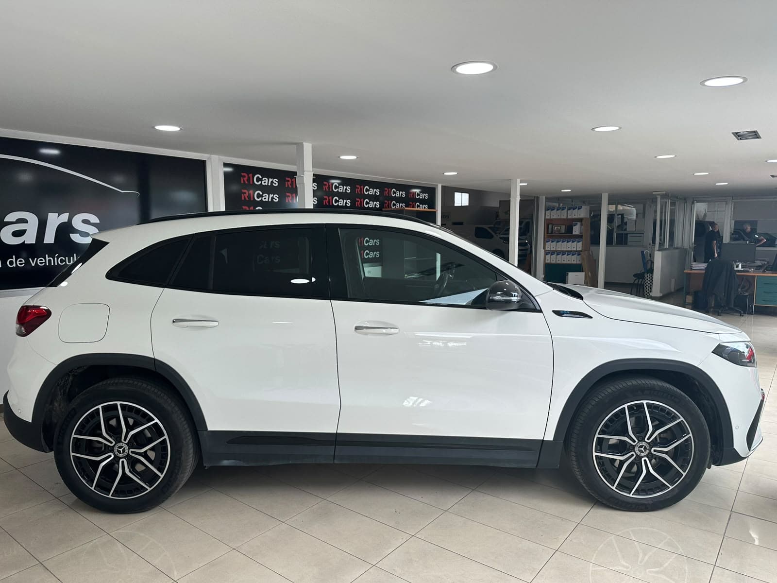 Mercedes-Benz EQA miniatura 3