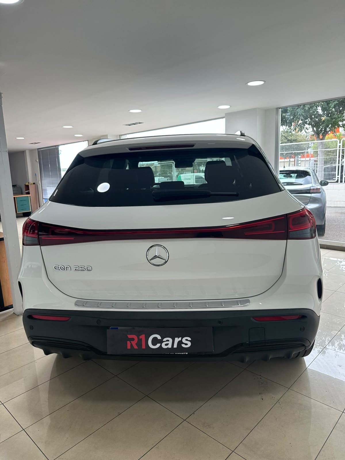 Mercedes-Benz EQA miniatura 4
