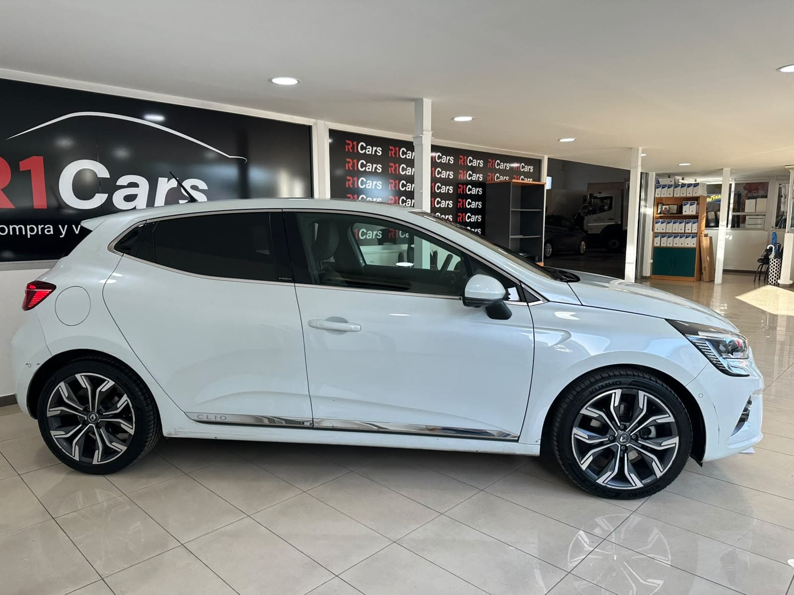 Renault Clio miniatura 2